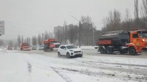 Отряд в деле: Коммунальные службы Октябрьского района Уфы борются со снежным натиском!