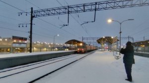 ЭТ2МЛ-077 "Лужский рубеж" прибывает на станцию "Ленинский проспект"