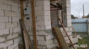 Прокинули новый вводной провод сип-16 от опоры к дому установили шпу, сделали временную розетку.