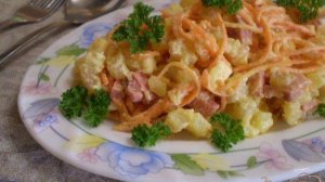 Салат с копченной колбасой и морковью по-корейски