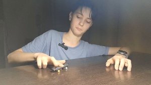 Учусь делать трюки на фингерборде