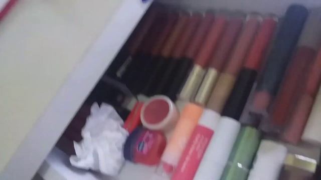 My makeup collection || koleksi makeup youtuber pemula