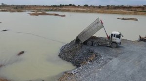 Строительство, дорога на озере, засыпка