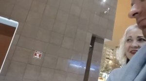 Герман Ягодка подкатил к милфам в ночном клубе