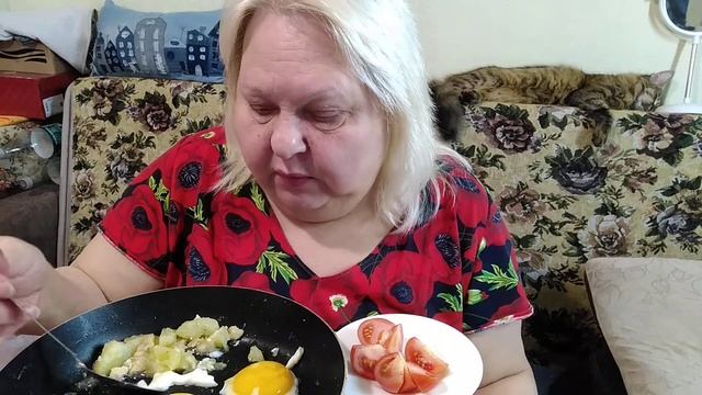 Мукбанг. 🍅🍅🍅🥚🍳