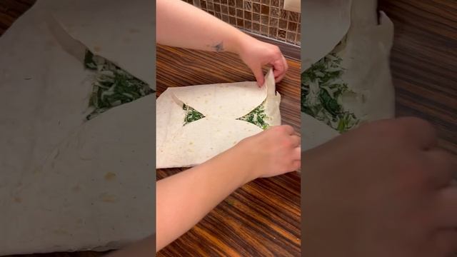 Рулет из лаваша со шпинатом и сыром #рецепт смотреть онлайн