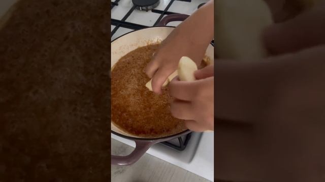 Простой пирог из 5 ингредиентов - грушевый перевертыш | Pear upside down cake #shorts