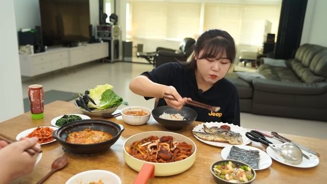한상 가득 채운 집밥 먹방🥘 청국장찌개, 오징어 제육볶음, 명란젓, 고등어구이, 시금치무침, 무생채 | Korean Home Meal MUKBANG