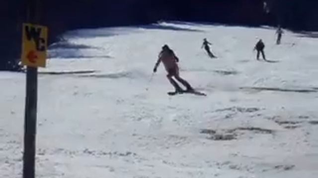 Голий на снігу смотреть онлайн