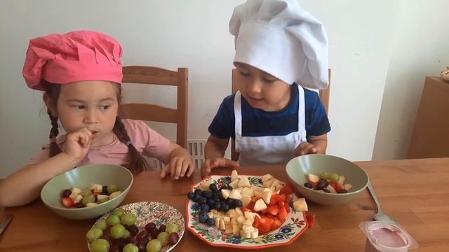 Готовим фруктовый салат смотреть онлайн