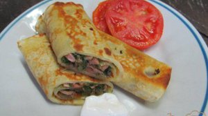 Блинчики фаршированные шпинатом сыром и колбасой