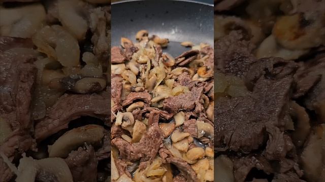 Ужин охотника бефстроганов и лосятины #охота #охотник #рецепты #мясо #еда#готовим