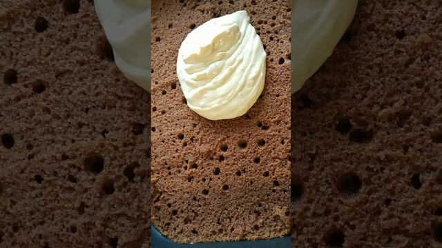 Самый простой КРЕМ ДЛЯ БИСКВИТА с кусочками сгущенки. #Shorts смотреть онлайн