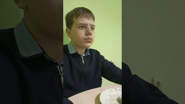 Максимка кушает кашу и запивает какао смотреть онлайн