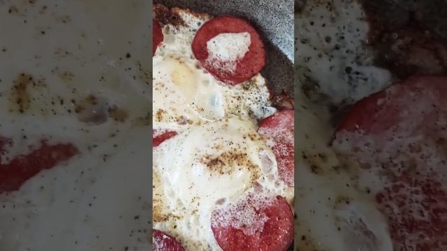 Как приготовить самое лёгкое и вкусное блюдо, когда сутки не ел? Домашняя колбаса и яичница! Вкусно смотреть онлайн