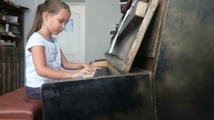 Анна-Марія - В.А.Моцарт "Чарівні дзвіночки", І. Кореневська "Дощик"