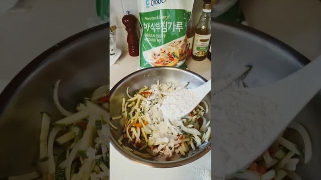 Crispy Zucchini Pancake ( Hobak Buchimgae, 호박부침개) #shorts смотреть онлайн