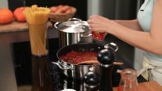 Vappu Pimiän herkullinen spagettivuoka смотреть онлайн