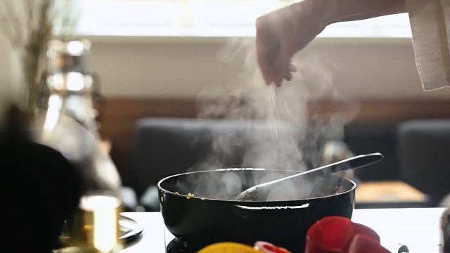 Готовим в Staub: перцы болоньезе смотреть онлайн