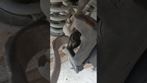 Быстрый и простой способ замены передних тормозных накладок на Шевроле Нива, Chevrolet Niva 4х4!!!