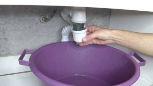 Как устранить ЗАСОР  в умывальнике( раковине),не снимая сифон?