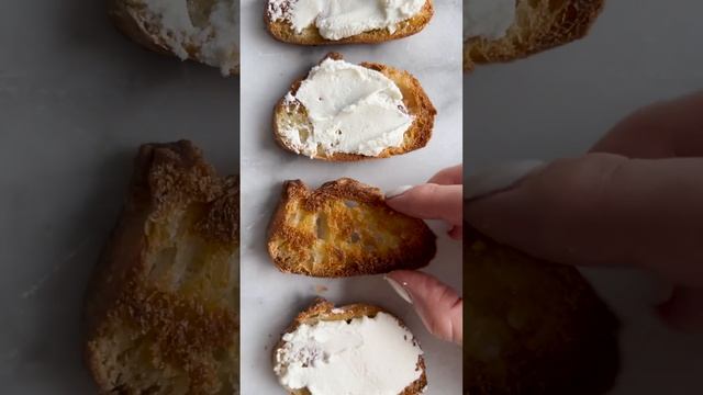 Tomato & Chimichurri Goat Cheese Crostini Recipe смотреть онлайн