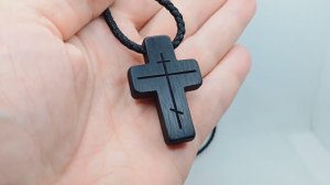 Крест из дерева Православный из чёрного граба. Нательный деревянный крест с молитвой. Ручная работа