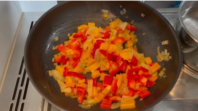 "PASTA" Paprika cream and Anchovies 🍝 ( Super Creamy) смотреть онлайн