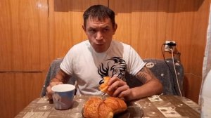 СЕРЁГА КИШКОБЛУД/ОТДЫХАЕТ/СЪЕЛ 1,5КГ ПЕРОЖКОВ.