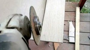 Укладка плитки в ванной комнате на пол. Как резать керамогранит подручными средствами.