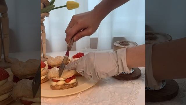 홈카페영상(큐브라떼&딸기다쿠아즈) Homecafe video(cube latte& strawberry Dacquoise)