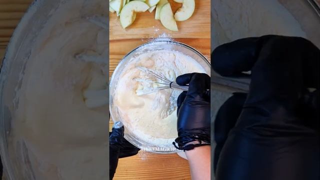 How to Bake a Mouthwatering Apple Cake "Sharlotka" in 3 Simple Steps