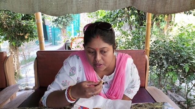 Varanasi Food Tour (EP-1) | Best Cafes in Varanasi near Assi Ghat |Pizzeria Vatika Cafe in Varanasi