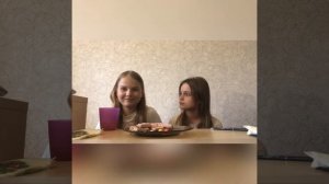 Сладкий мукбанк/снова с подругой)