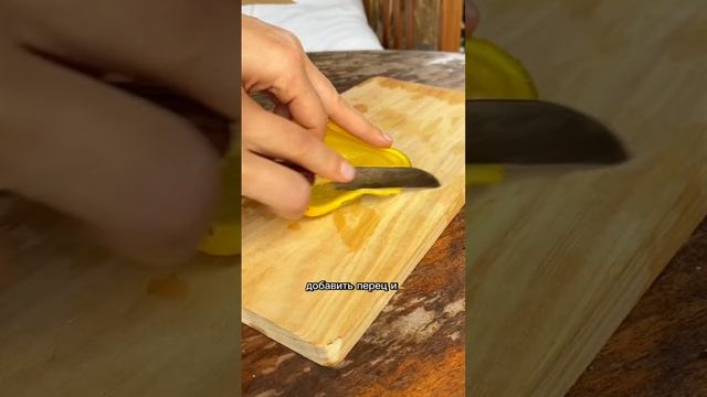 Как из овощного салата сделать пиццу #рецепты #пицца смотреть онлайн