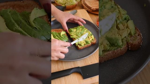 Person Mashing Avocado on BreadSandwiches on a Plate #shorts смотреть онлайн