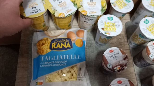 TAFEL 03.04.2024! социальная еда в Германии! продуктовый набор на неделю на семью за 4 евро смотреть онлайн