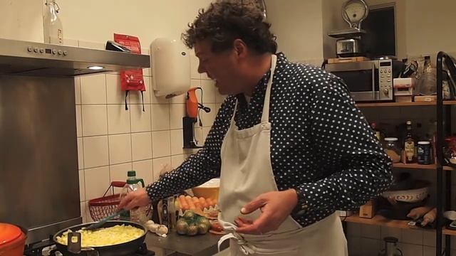 Tortilla de patatas con chorizo смотреть онлайн