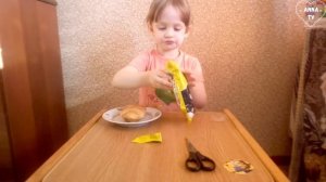 Кушаем круассаны, открываем фишки с Миньонами