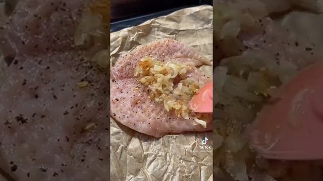 #рецепт приготовления КУРИНОГО ФИЛЕ ПОД НЕЖНОЙ И СОЧНОЙ ШУБОЙ #shorts смотреть онлайн