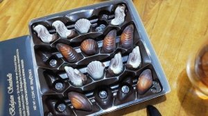 АСМР ИТИНГ 😋 ШОКОЛАДНЫЕ КОНФЕТКИ С ЖВАЧКОЙ ✌️