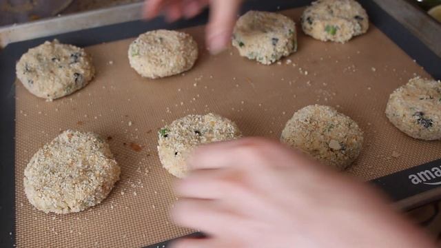 Vegan "Crab" Cakes // Recipe + Taste Test смотреть онлайн