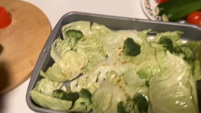 Изумительный морской окунь в духовке с овощами. смотреть онлайн