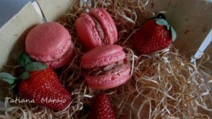 Клубнично-карамельные макарон