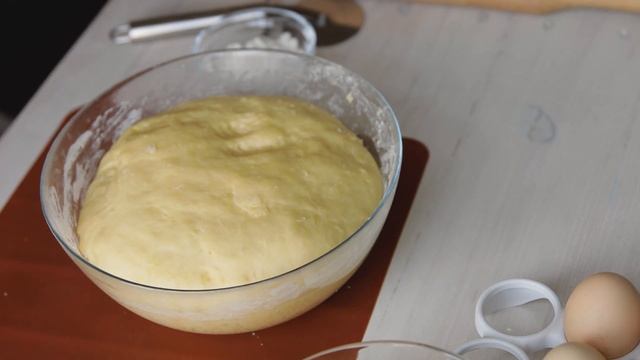 Cinnabons are tender cinnamon buns with buttercream. Baking that brings pleasure to life.