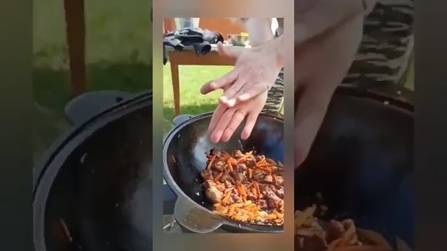 Плов по-деревенски #shorts #готовимдома #lifestyle смотреть онлайн