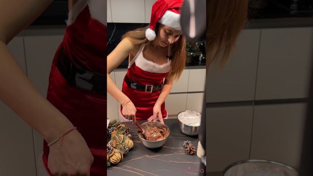 За новогодним настроением и супер шоколадным тортом без муки переходи на мой канал