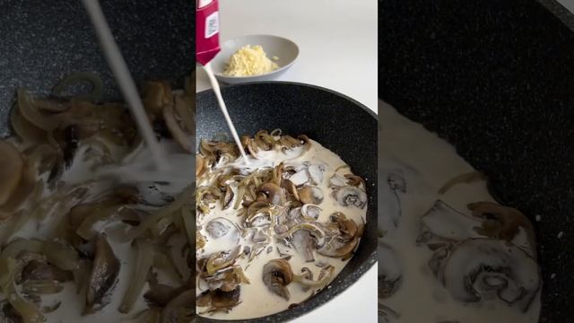 Паста со сливочно-грибным соусом и плавленым сыром рецепт в профиле в тгк#паста#рецепт#рекомендации смотреть онлайн