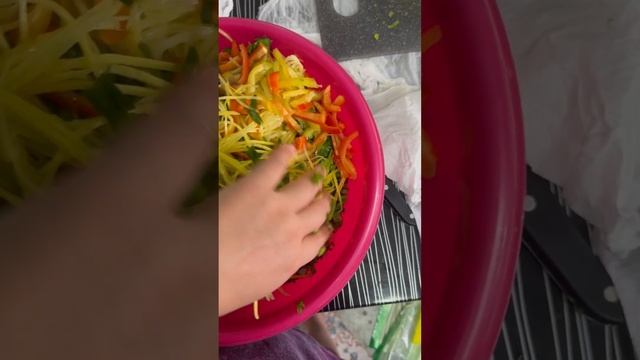 Загатовки на зиму. Морковь,перец,петрушка,кинза,укроп, жусай смотреть онлайн