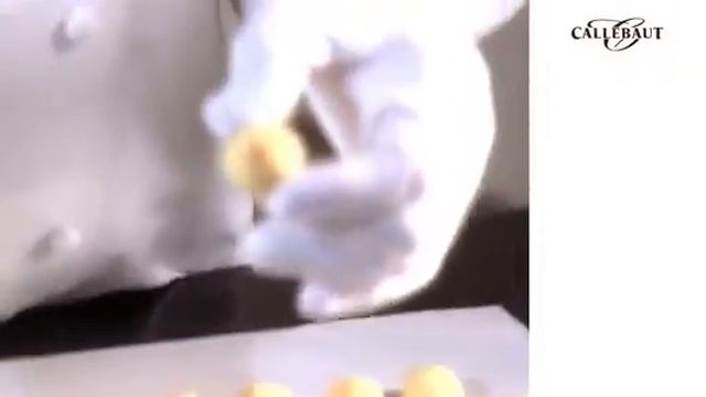 Callebaut The moulds are dirty and contain remnants смотреть онлайн